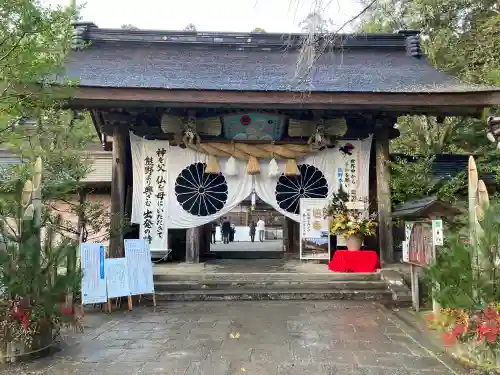 熊野本宮大社の{uncategorized: "未分類", other: "その他", undefined: "問題あり", building: "その他建物", grave: "お墓", sacred_gate: "鳥居", guardian: "狛犬", statue: "像", buddha: "仏像", history: "歴史", nature: "自然", garden: "庭園", animal: "動物", pagoda: "塔", temizu: "手水舎", mountain_gate: "山門・神門", sanctuary: "本殿・本堂", subordinate: "末社・摂社", art: "芸術", scenery: "景色", jizo: "地蔵", ema: "絵馬", goshuin: "御朱印", omikuji: "おみくじ", items: "授与品その他", amulet: "お守り", goshuincho: "御朱印帳", eats: "食事", festival: "お祭り", votive_dance: "神楽", shichigosan: "七五三参", wedding: "結婚式", experience: "体験その他", initially: "初詣", around: "周辺", anti_infection: "感染症対策"}