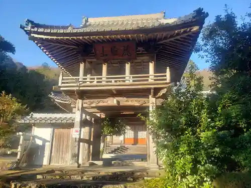 洞泉寺の山門・神門