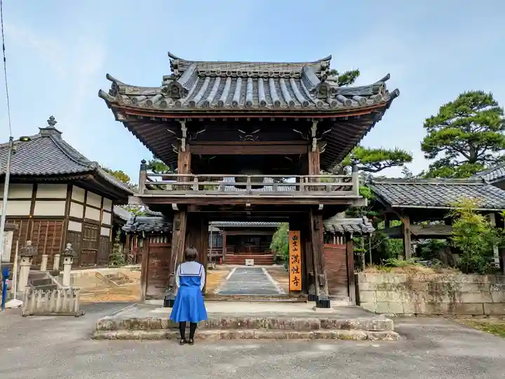 満性寺の山門・神門
