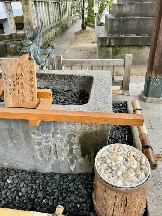 堤治神社の手水舎