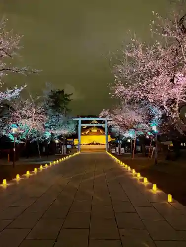靖國神社の{uncategorized: "未分類", other: "その他", undefined: "問題あり", building: "その他建物", grave: "お墓", sacred_gate: "鳥居", guardian: "狛犬", statue: "像", buddha: "仏像", history: "歴史", nature: "自然", garden: "庭園", animal: "動物", pagoda: "塔", temizu: "手水舎", mountain_gate: "山門・神門", sanctuary: "本殿・本堂", subordinate: "末社・摂社", art: "芸術", scenery: "景色", jizo: "地蔵", ema: "絵馬", goshuin: "御朱印", omikuji: "おみくじ", items: "授与品その他", amulet: "お守り", goshuincho: "御朱印帳", eats: "食事", festival: "お祭り", votive_dance: "神楽", shichigosan: "七五三参", wedding: "結婚式", experience: "体験その他", initially: "初詣", around: "周辺", anti_infection: "感染症対策"}