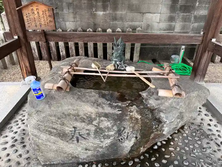 大坂山口神社(逢坂)の手水舎