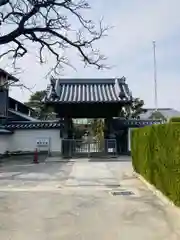 無量光寺の山門