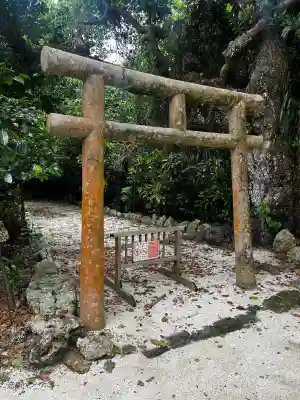 仲筋御嶽の{uncategorized: "未分類", other: "その他", undefined: "問題あり", building: "その他建物", grave: "お墓", sacred_gate: "鳥居", guardian: "狛犬", statue: "像", buddha: "仏像", history: "歴史", nature: "自然", garden: "庭園", animal: "動物", pagoda: "塔", temizu: "手水舎", mountain_gate: "山門・神門", sanctuary: "本殿・本堂", subordinate: "末社・摂社", art: "芸術", scenery: "景色", jizo: "地蔵", ema: "絵馬", goshuin: "御朱印", omikuji: "おみくじ", items: "授与品その他", amulet: "お守り", goshuincho: "御朱印帳", eats: "食事", festival: "お祭り", votive_dance: "神楽", shichigosan: "七五三参", wedding: "結婚式", experience: "体験その他", initially: "初詣", around: "周辺", anti_infection: "感染症対策"}