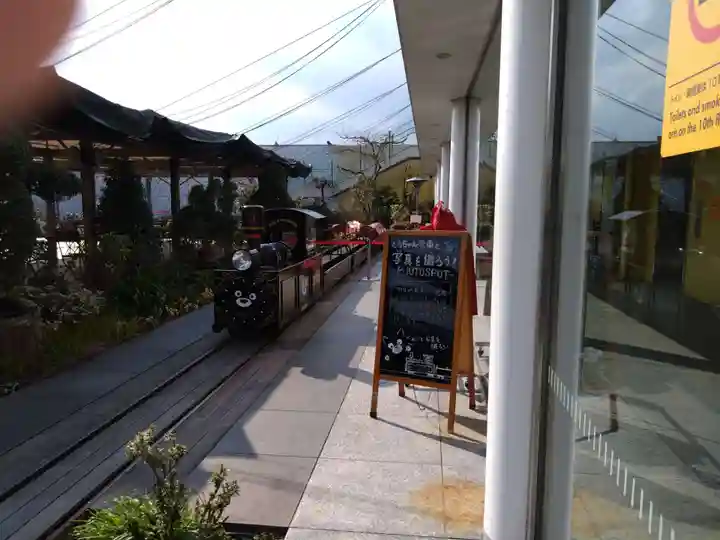 鉄道神社の庭園