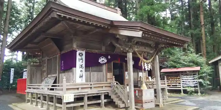 坪沼八幡神社の本殿・本堂