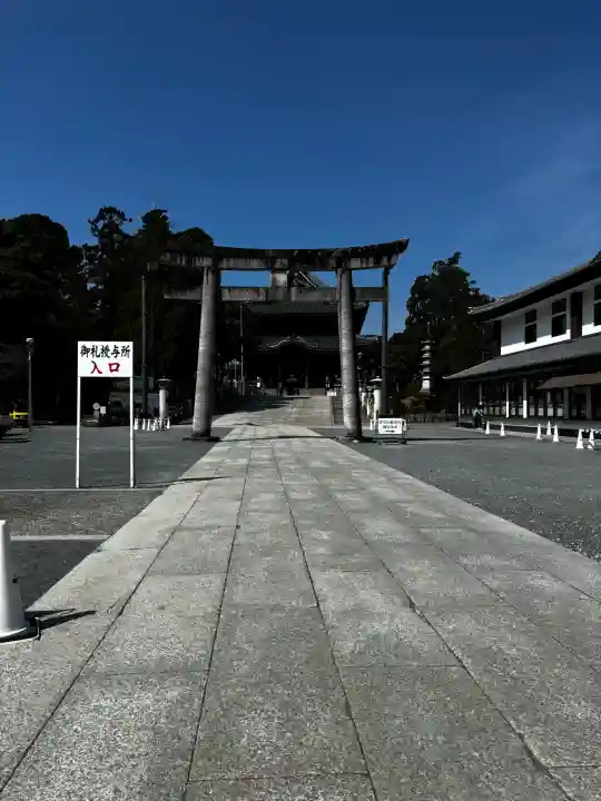 豊川閣 妙厳寺の{uncategorized: "未分類", other: "その他", undefined: "問題あり", building: "その他建物", grave: "お墓", sacred_gate: "鳥居", guardian: "狛犬", statue: "像", buddha: "仏像", history: "歴史", nature: "自然", garden: "庭園", animal: "動物", pagoda: "塔", temizu: "手水舎", mountain_gate: "山門・神門", sanctuary: "本殿・本堂", subordinate: "末社・摂社", art: "芸術", scenery: "景色", jizo: "地蔵", ema: "絵馬", goshuin: "御朱印", omikuji: "おみくじ", items: "授与品その他", amulet: "お守り", goshuincho: "御朱印帳", eats: "食事", festival: "お祭り", votive_dance: "神楽", shichigosan: "七五三参", wedding: "結婚式", experience: "体験その他", initially: "初詣", around: "周辺", anti_infection: "感染症対策"}