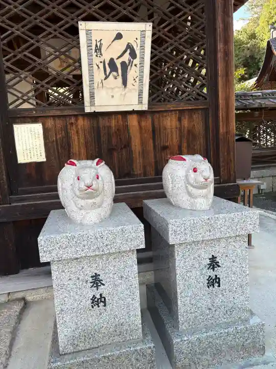 三尾神社の{uncategorized: "未分類", other: "その他", undefined: "問題あり", building: "その他建物", grave: "お墓", sacred_gate: "鳥居", guardian: "狛犬", statue: "像", buddha: "仏像", history: "歴史", nature: "自然", garden: "庭園", animal: "動物", pagoda: "塔", temizu: "手水舎", mountain_gate: "山門・神門", sanctuary: "本殿・本堂", subordinate: "末社・摂社", art: "芸術", scenery: "景色", jizo: "地蔵", ema: "絵馬", goshuin: "御朱印", omikuji: "おみくじ", items: "授与品その他", amulet: "お守り", goshuincho: "御朱印帳", eats: "食事", festival: "お祭り", votive_dance: "神楽", shichigosan: "七五三参", wedding: "結婚式", experience: "体験その他", initially: "初詣", around: "周辺", anti_infection: "感染症対策"}
