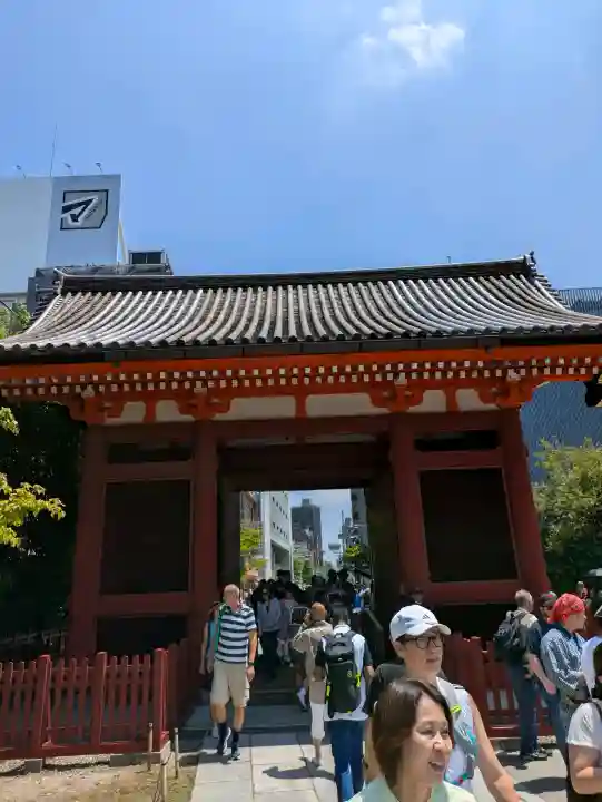 浅草神社の{uncategorized: "未分類", other: "その他", undefined: "問題あり", building: "その他建物", grave: "お墓", sacred_gate: "鳥居", guardian: "狛犬", statue: "像", buddha: "仏像", history: "歴史", nature: "自然", garden: "庭園", animal: "動物", pagoda: "塔", temizu: "手水舎", mountain_gate: "山門・神門", sanctuary: "本殿・本堂", subordinate: "末社・摂社", art: "芸術", scenery: "景色", jizo: "地蔵", ema: "絵馬", goshuin: "御朱印", omikuji: "おみくじ", items: "授与品その他", amulet: "お守り", goshuincho: "御朱印帳", eats: "食事", festival: "お祭り", votive_dance: "神楽", shichigosan: "七五三参", wedding: "結婚式", experience: "体験その他", initially: "初詣", around: "周辺", anti_infection: "感染症対策"}