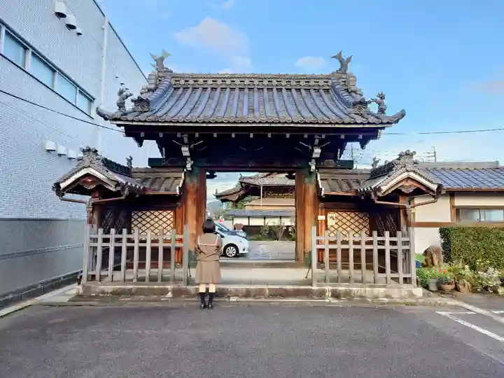西林寺の山門・神門