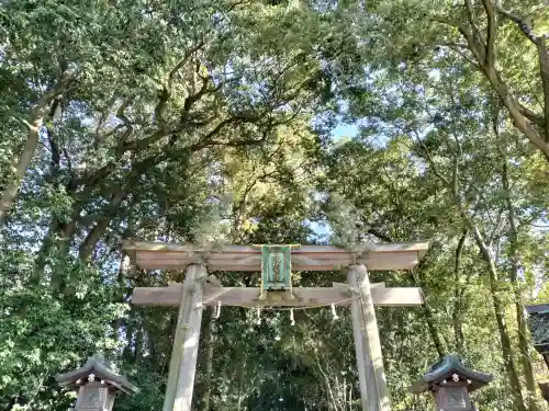 大神神社の{uncategorized: "未分類", other: "その他", undefined: "問題あり", building: "その他建物", grave: "お墓", sacred_gate: "鳥居", guardian: "狛犬", statue: "像", buddha: "仏像", history: "歴史", nature: "自然", garden: "庭園", animal: "動物", pagoda: "塔", temizu: "手水舎", mountain_gate: "山門・神門", sanctuary: "本殿・本堂", subordinate: "末社・摂社", art: "芸術", scenery: "景色", jizo: "地蔵", ema: "絵馬", goshuin: "御朱印", omikuji: "おみくじ", items: "授与品その他", amulet: "お守り", goshuincho: "御朱印帳", eats: "食事", festival: "お祭り", votive_dance: "神楽", shichigosan: "七五三参", wedding: "結婚式", experience: "体験その他", initially: "初詣", around: "周辺", anti_infection: "感染症対策"}