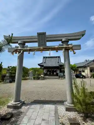 黒龍神社の{uncategorized: "未分類", other: "その他", undefined: "問題あり", building: "その他建物", grave: "お墓", sacred_gate: "鳥居", guardian: "狛犬", statue: "像", buddha: "仏像", history: "歴史", nature: "自然", garden: "庭園", animal: "動物", pagoda: "塔", temizu: "手水舎", mountain_gate: "山門・神門", sanctuary: "本殿・本堂", subordinate: "末社・摂社", art: "芸術", scenery: "景色", jizo: "地蔵", ema: "絵馬", goshuin: "御朱印", omikuji: "おみくじ", items: "授与品その他", amulet: "お守り", goshuincho: "御朱印帳", eats: "食事", festival: "お祭り", votive_dance: "神楽", shichigosan: "七五三参", wedding: "結婚式", experience: "体験その他", initially: "初詣", around: "周辺", anti_infection: "感染症対策"}