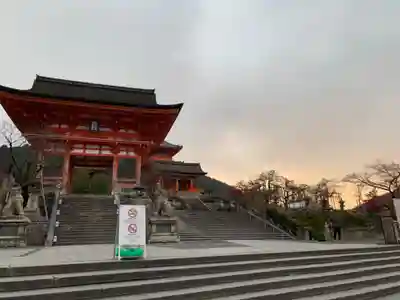 清水寺の山門・神門