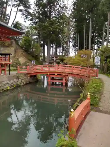 達谷西光寺の庭園