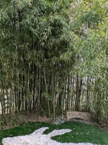 湯倉神社の{uncategorized: "未分類", other: "その他", undefined: "問題あり", building: "その他建物", grave: "お墓", sacred_gate: "鳥居", guardian: "狛犬", statue: "像", buddha: "仏像", history: "歴史", nature: "自然", garden: "庭園", animal: "動物", pagoda: "塔", temizu: "手水舎", mountain_gate: "山門・神門", sanctuary: "本殿・本堂", subordinate: "末社・摂社", art: "芸術", scenery: "景色", jizo: "地蔵", ema: "絵馬", goshuin: "御朱印", omikuji: "おみくじ", items: "授与品その他", amulet: "お守り", goshuincho: "御朱印帳", eats: "食事", festival: "お祭り", votive_dance: "神楽", shichigosan: "七五三参", wedding: "結婚式", experience: "体験その他", initially: "初詣", around: "周辺", anti_infection: "感染症対策"}