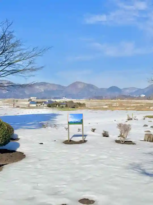熊野神社の{uncategorized: "未分類", other: "その他", undefined: "問題あり", building: "その他建物", grave: "お墓", sacred_gate: "鳥居", guardian: "狛犬", statue: "像", buddha: "仏像", history: "歴史", nature: "自然", garden: "庭園", animal: "動物", pagoda: "塔", temizu: "手水舎", mountain_gate: "山門・神門", sanctuary: "本殿・本堂", subordinate: "末社・摂社", art: "芸術", scenery: "景色", jizo: "地蔵", ema: "絵馬", goshuin: "御朱印", omikuji: "おみくじ", items: "授与品その他", amulet: "お守り", goshuincho: "御朱印帳", eats: "食事", festival: "お祭り", votive_dance: "神楽", shichigosan: "七五三参", wedding: "結婚式", experience: "体験その他", initially: "初詣", around: "周辺", anti_infection: "感染症対策"}