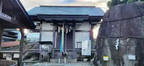 三ツ石神社の本殿・本堂