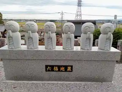 埼玉厄除け開運大師・龍泉寺（切り絵御朱印発祥の寺）の地蔵