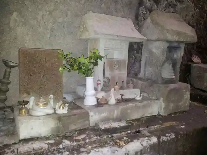 銭洗弁財天宇賀福神社の末社・摂社