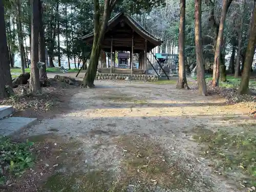 成海神社（羽黒八幡宮）の{uncategorized: "未分類", other: "その他", undefined: "問題あり", building: "その他建物", grave: "お墓", sacred_gate: "鳥居", guardian: "狛犬", statue: "像", buddha: "仏像", history: "歴史", nature: "自然", garden: "庭園", animal: "動物", pagoda: "塔", temizu: "手水舎", mountain_gate: "山門・神門", sanctuary: "本殿・本堂", subordinate: "末社・摂社", art: "芸術", scenery: "景色", jizo: "地蔵", ema: "絵馬", goshuin: "御朱印", omikuji: "おみくじ", items: "授与品その他", amulet: "お守り", goshuincho: "御朱印帳", eats: "食事", festival: "お祭り", votive_dance: "神楽", shichigosan: "七五三参", wedding: "結婚式", experience: "体験その他", initially: "初詣", around: "周辺", anti_infection: "感染症対策"}