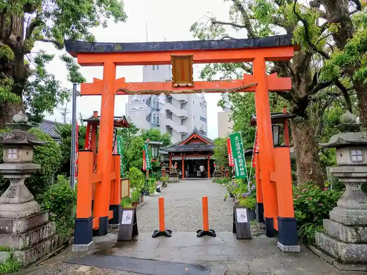 源九郎稲荷神社の鳥居