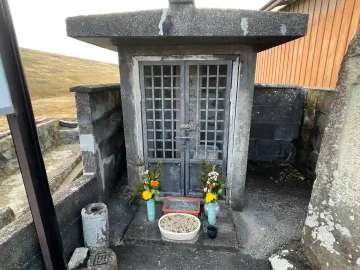 いぼとり地蔵の{uncategorized: "未分類", other: "その他", undefined: "問題あり", building: "その他建物", grave: "お墓", sacred_gate: "鳥居", guardian: "狛犬", statue: "像", buddha: "仏像", history: "歴史", nature: "自然", garden: "庭園", animal: "動物", pagoda: "塔", temizu: "手水舎", mountain_gate: "山門・神門", sanctuary: "本殿・本堂", subordinate: "末社・摂社", art: "芸術", scenery: "景色", jizo: "地蔵", ema: "絵馬", goshuin: "御朱印", omikuji: "おみくじ", items: "授与品その他", amulet: "お守り", goshuincho: "御朱印帳", eats: "食事", festival: "お祭り", votive_dance: "神楽", shichigosan: "七五三参", wedding: "結婚式", experience: "体験その他", initially: "初詣", around: "周辺", anti_infection: "感染症対策"}