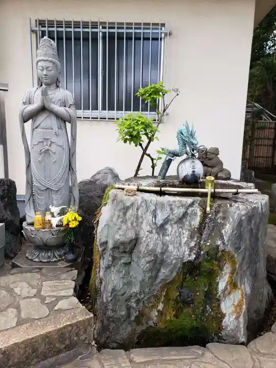 東光寺の手水舎