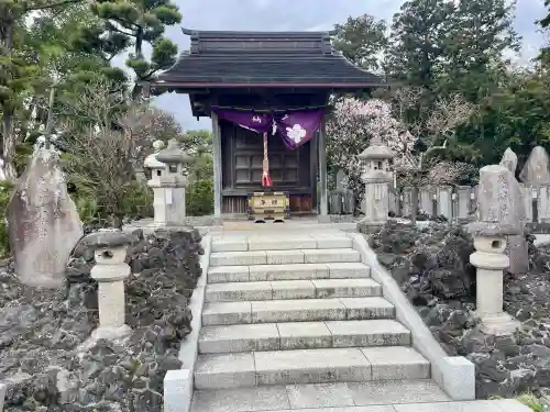 成田山新勝寺の{uncategorized: "未分類", other: "その他", undefined: "問題あり", building: "その他建物", grave: "お墓", sacred_gate: "鳥居", guardian: "狛犬", statue: "像", buddha: "仏像", history: "歴史", nature: "自然", garden: "庭園", animal: "動物", pagoda: "塔", temizu: "手水舎", mountain_gate: "山門・神門", sanctuary: "本殿・本堂", subordinate: "末社・摂社", art: "芸術", scenery: "景色", jizo: "地蔵", ema: "絵馬", goshuin: "御朱印", omikuji: "おみくじ", items: "授与品その他", amulet: "お守り", goshuincho: "御朱印帳", eats: "食事", festival: "お祭り", votive_dance: "神楽", shichigosan: "七五三参", wedding: "結婚式", experience: "体験その他", initially: "初詣", around: "周辺", anti_infection: "感染症対策"}