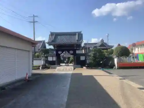 龍洞寺の山門