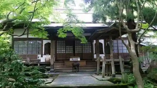 覚園寺の本殿