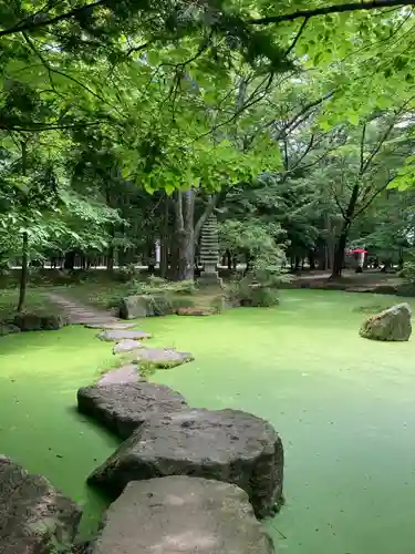 帯廣神社の庭園