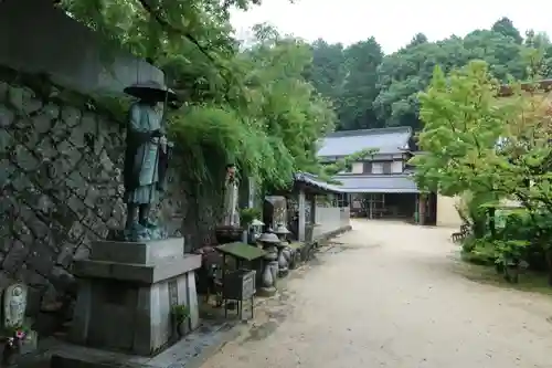 栄福寺の像