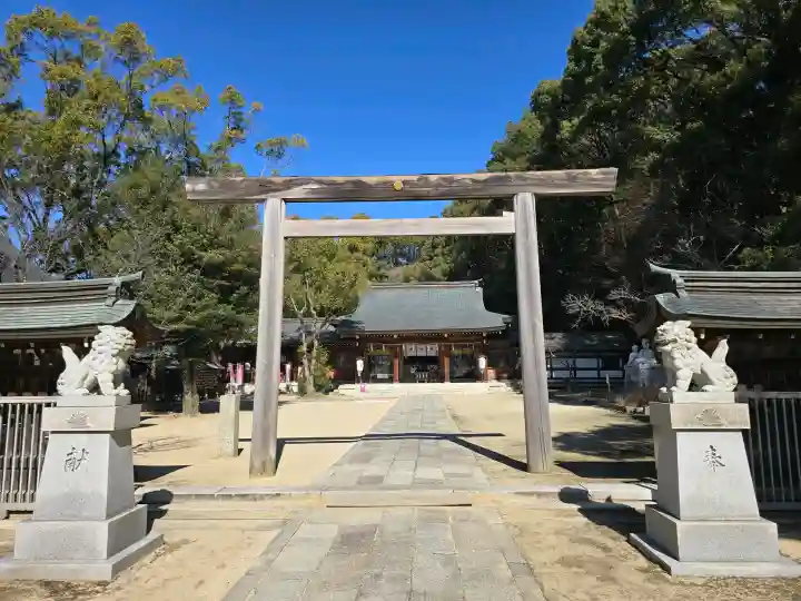 四條畷神社の{uncategorized: "未分類", other: "その他", undefined: "問題あり", building: "その他建物", grave: "お墓", sacred_gate: "鳥居", guardian: "狛犬", statue: "像", buddha: "仏像", history: "歴史", nature: "自然", garden: "庭園", animal: "動物", pagoda: "塔", temizu: "手水舎", mountain_gate: "山門・神門", sanctuary: "本殿・本堂", subordinate: "末社・摂社", art: "芸術", scenery: "景色", jizo: "地蔵", ema: "絵馬", goshuin: "御朱印", omikuji: "おみくじ", items: "授与品その他", amulet: "お守り", goshuincho: "御朱印帳", eats: "食事", festival: "お祭り", votive_dance: "神楽", shichigosan: "七五三参", wedding: "結婚式", experience: "体験その他", initially: "初詣", around: "周辺", anti_infection: "感染症対策"}