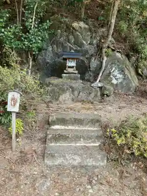 賀蘇山神社の{uncategorized: "未分類", other: "その他", undefined: "問題あり", building: "その他建物", grave: "お墓", sacred_gate: "鳥居", guardian: "狛犬", statue: "像", buddha: "仏像", history: "歴史", nature: "自然", garden: "庭園", animal: "動物", pagoda: "塔", temizu: "手水舎", mountain_gate: "山門・神門", sanctuary: "本殿・本堂", subordinate: "末社・摂社", art: "芸術", scenery: "景色", jizo: "地蔵", ema: "絵馬", goshuin: "御朱印", omikuji: "おみくじ", items: "授与品その他", amulet: "お守り", goshuincho: "御朱印帳", eats: "食事", festival: "お祭り", votive_dance: "神楽", shichigosan: "七五三参", wedding: "結婚式", experience: "体験その他", initially: "初詣", around: "周辺", anti_infection: "感染症対策"}