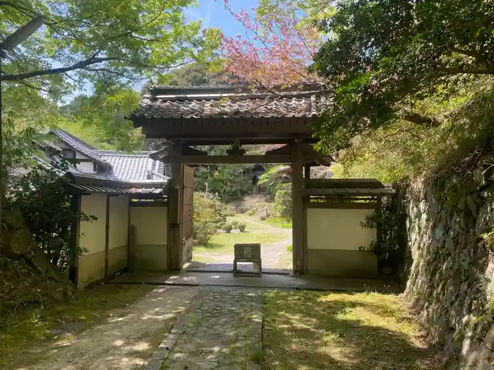 弘仁寺の{uncategorized: "未分類", other: "その他", undefined: "問題あり", building: "その他建物", grave: "お墓", sacred_gate: "鳥居", guardian: "狛犬", statue: "像", buddha: "仏像", history: "歴史", nature: "自然", garden: "庭園", animal: "動物", pagoda: "塔", temizu: "手水舎", mountain_gate: "山門・神門", sanctuary: "本殿・本堂", subordinate: "末社・摂社", art: "芸術", scenery: "景色", jizo: "地蔵", ema: "絵馬", goshuin: "御朱印", omikuji: "おみくじ", items: "授与品その他", amulet: "お守り", goshuincho: "御朱印帳", eats: "食事", festival: "お祭り", votive_dance: "神楽", shichigosan: "七五三参", wedding: "結婚式", experience: "体験その他", initially: "初詣", around: "周辺", anti_infection: "感染症対策"}