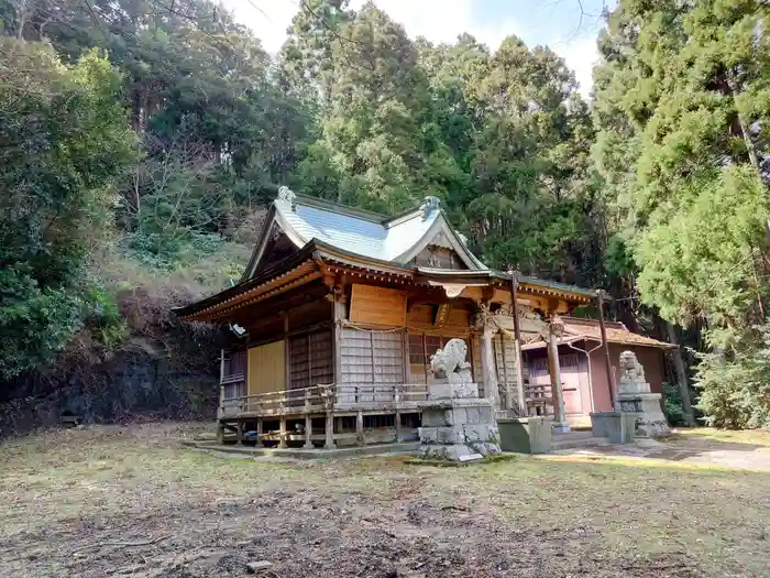 白山神社の本殿