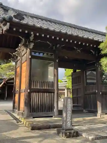 宝泉寺の山門