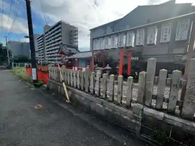 松明殿稲荷神社の{uncategorized: "未分類", other: "その他", undefined: "問題あり", building: "その他建物", grave: "お墓", sacred_gate: "鳥居", guardian: "狛犬", statue: "像", buddha: "仏像", history: "歴史", nature: "自然", garden: "庭園", animal: "動物", pagoda: "塔", temizu: "手水舎", mountain_gate: "山門・神門", sanctuary: "本殿・本堂", subordinate: "末社・摂社", art: "芸術", scenery: "景色", jizo: "地蔵", ema: "絵馬", goshuin: "御朱印", omikuji: "おみくじ", items: "授与品その他", amulet: "お守り", goshuincho: "御朱印帳", eats: "食事", festival: "お祭り", votive_dance: "神楽", shichigosan: "七五三参", wedding: "結婚式", experience: "体験その他", initially: "初詣", around: "周辺", anti_infection: "感染症対策"}