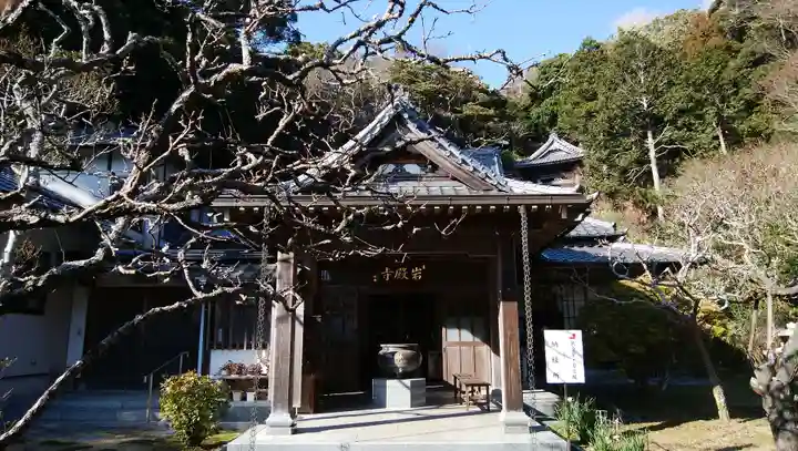 岩殿寺の本殿・本堂