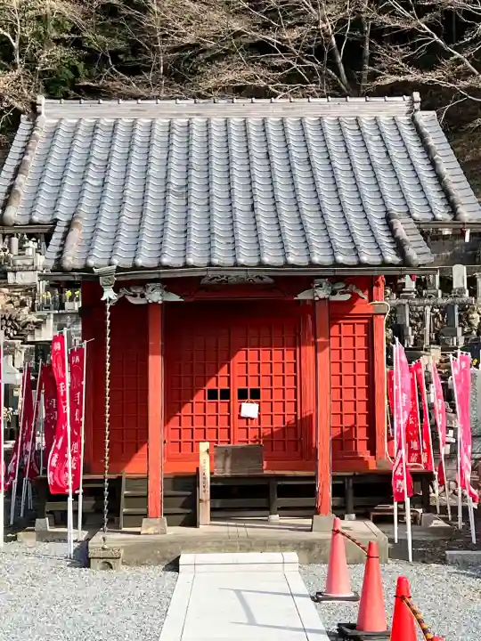 持宝院(手伝い地蔵)の{uncategorized: "未分類", other: "その他", undefined: "問題あり", building: "その他建物", grave: "お墓", sacred_gate: "鳥居", guardian: "狛犬", statue: "像", buddha: "仏像", history: "歴史", nature: "自然", garden: "庭園", animal: "動物", pagoda: "塔", temizu: "手水舎", mountain_gate: "山門・神門", sanctuary: "本殿・本堂", subordinate: "末社・摂社", art: "芸術", scenery: "景色", jizo: "地蔵", ema: "絵馬", goshuin: "御朱印", omikuji: "おみくじ", items: "授与品その他", amulet: "お守り", goshuincho: "御朱印帳", eats: "食事", festival: "お祭り", votive_dance: "神楽", shichigosan: "七五三参", wedding: "結婚式", experience: "体験その他", initially: "初詣", around: "周辺", anti_infection: "感染症対策"}