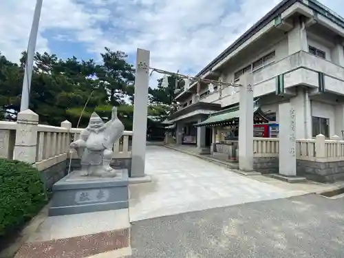 岩屋神社の像