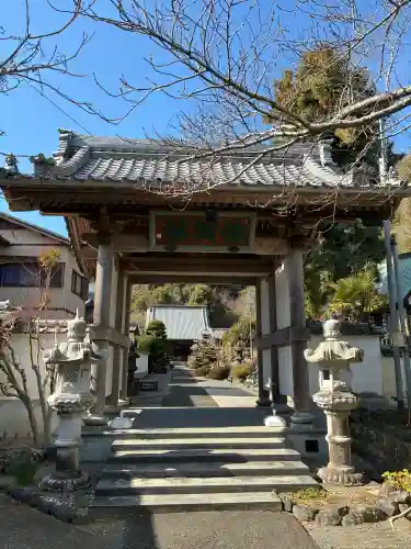 眞珠院の{uncategorized: "未分類", other: "その他", undefined: "問題あり", building: "その他建物", grave: "お墓", sacred_gate: "鳥居", guardian: "狛犬", statue: "像", buddha: "仏像", history: "歴史", nature: "自然", garden: "庭園", animal: "動物", pagoda: "塔", temizu: "手水舎", mountain_gate: "山門・神門", sanctuary: "本殿・本堂", subordinate: "末社・摂社", art: "芸術", scenery: "景色", jizo: "地蔵", ema: "絵馬", goshuin: "御朱印", omikuji: "おみくじ", items: "授与品その他", amulet: "お守り", goshuincho: "御朱印帳", eats: "食事", festival: "お祭り", votive_dance: "神楽", shichigosan: "七五三参", wedding: "結婚式", experience: "体験その他", initially: "初詣", around: "周辺", anti_infection: "感染症対策"}