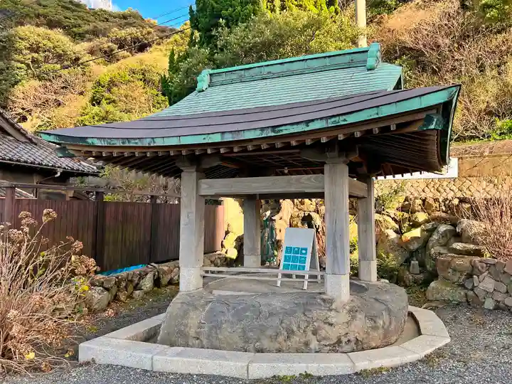 和布刈神社の手水舎