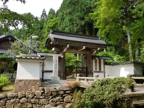 浄蓮華院の山門