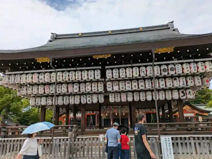 八坂神社(祇園さん)の{uncategorized: "未分類", other: "その他", undefined: "問題あり", building: "その他建物", grave: "お墓", sacred_gate: "鳥居", guardian: "狛犬", statue: "像", buddha: "仏像", history: "歴史", nature: "自然", garden: "庭園", animal: "動物", pagoda: "塔", temizu: "手水舎", mountain_gate: "山門・神門", sanctuary: "本殿・本堂", subordinate: "末社・摂社", art: "芸術", scenery: "景色", jizo: "地蔵", ema: "絵馬", goshuin: "御朱印", omikuji: "おみくじ", items: "授与品その他", amulet: "お守り", goshuincho: "御朱印帳", eats: "食事", festival: "お祭り", votive_dance: "神楽", shichigosan: "七五三参", wedding: "結婚式", experience: "体験その他", initially: "初詣", around: "周辺", anti_infection: "感染症対策"}