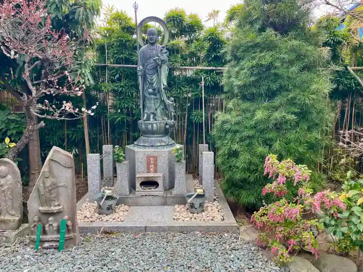 玉蔵院の{uncategorized: "未分類", other: "その他", undefined: "問題あり", building: "その他建物", grave: "お墓", sacred_gate: "鳥居", guardian: "狛犬", statue: "像", buddha: "仏像", history: "歴史", nature: "自然", garden: "庭園", animal: "動物", pagoda: "塔", temizu: "手水舎", mountain_gate: "山門・神門", sanctuary: "本殿・本堂", subordinate: "末社・摂社", art: "芸術", scenery: "景色", jizo: "地蔵", ema: "絵馬", goshuin: "御朱印", omikuji: "おみくじ", items: "授与品その他", amulet: "お守り", goshuincho: "御朱印帳", eats: "食事", festival: "お祭り", votive_dance: "神楽", shichigosan: "七五三参", wedding: "結婚式", experience: "体験その他", initially: "初詣", around: "周辺", anti_infection: "感染症対策"}