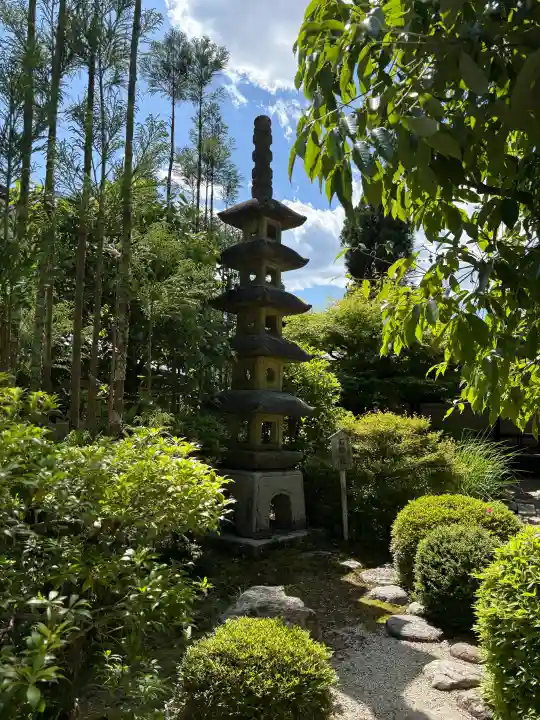 知恩院の{uncategorized: "未分類", other: "その他", undefined: "問題あり", building: "その他建物", grave: "お墓", sacred_gate: "鳥居", guardian: "狛犬", statue: "像", buddha: "仏像", history: "歴史", nature: "自然", garden: "庭園", animal: "動物", pagoda: "塔", temizu: "手水舎", mountain_gate: "山門・神門", sanctuary: "本殿・本堂", subordinate: "末社・摂社", art: "芸術", scenery: "景色", jizo: "地蔵", ema: "絵馬", goshuin: "御朱印", omikuji: "おみくじ", items: "授与品その他", amulet: "お守り", goshuincho: "御朱印帳", eats: "食事", festival: "お祭り", votive_dance: "神楽", shichigosan: "七五三参", wedding: "結婚式", experience: "体験その他", initially: "初詣", around: "周辺", anti_infection: "感染症対策"}