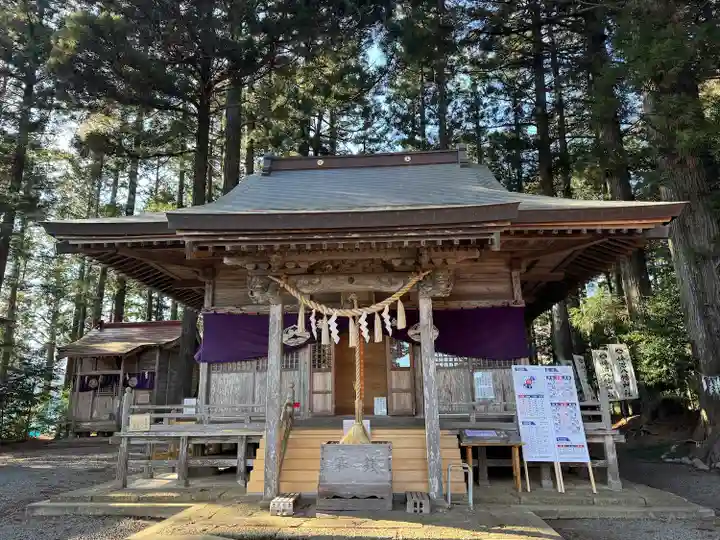 坪沼八幡神社の本殿・本堂