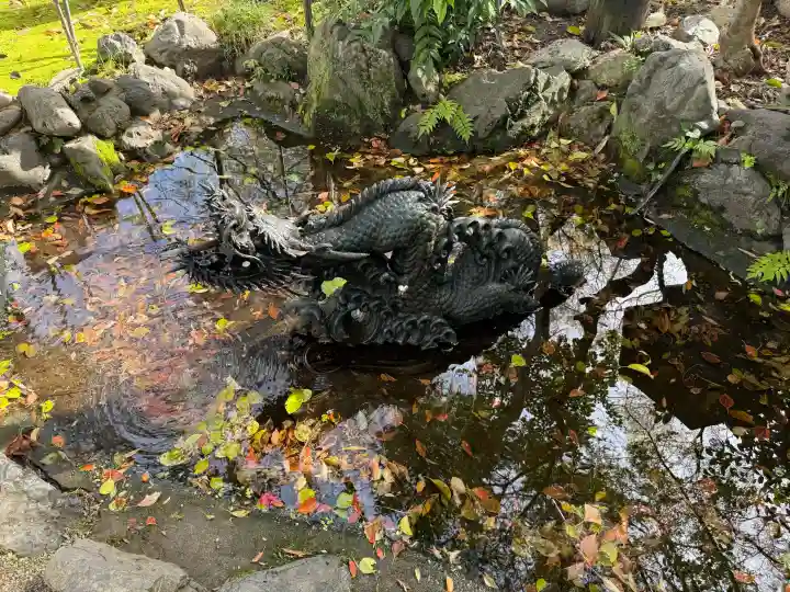 白金龍王社の{uncategorized: "未分類", other: "その他", undefined: "問題あり", building: "その他建物", grave: "お墓", sacred_gate: "鳥居", guardian: "狛犬", statue: "像", buddha: "仏像", history: "歴史", nature: "自然", garden: "庭園", animal: "動物", pagoda: "塔", temizu: "手水舎", mountain_gate: "山門・神門", sanctuary: "本殿・本堂", subordinate: "末社・摂社", art: "芸術", scenery: "景色", jizo: "地蔵", ema: "絵馬", goshuin: "御朱印", omikuji: "おみくじ", items: "授与品その他", amulet: "お守り", goshuincho: "御朱印帳", eats: "食事", festival: "お祭り", votive_dance: "神楽", shichigosan: "七五三参", wedding: "結婚式", experience: "体験その他", initially: "初詣", around: "周辺", anti_infection: "感染症対策"}