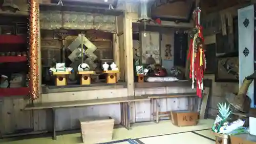 浅岸薬師神社の末社・摂社